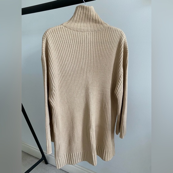 Long Sweater with Bell Sleeves and Zipper Detail - Picture 3 of 4